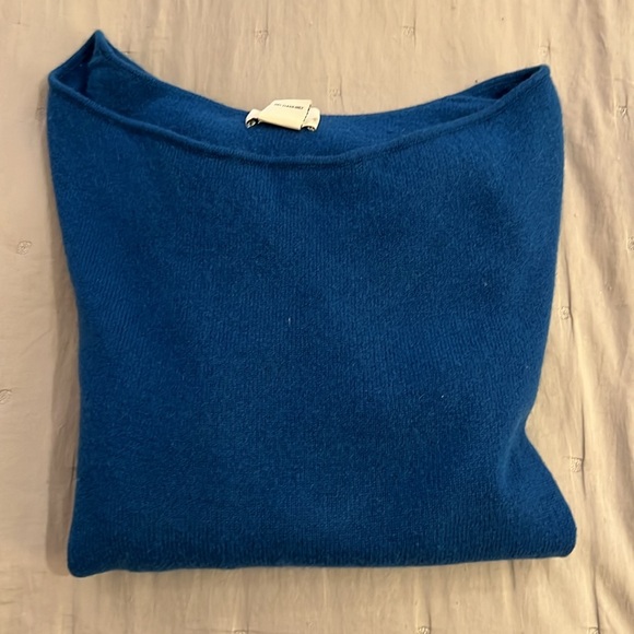 💯 cashmere boat/cowlneck sweater from Neiman Marcus. No holes or damage - Picture 5 of 7